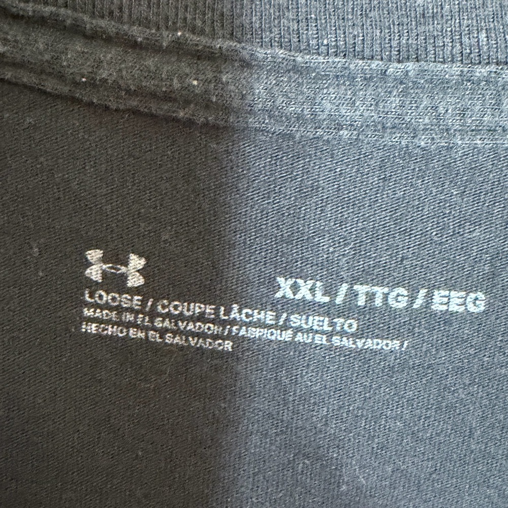 Under Armour Men's XXL Black Long Sleeve shirt with freedom Graphics - Picture 2 of 5